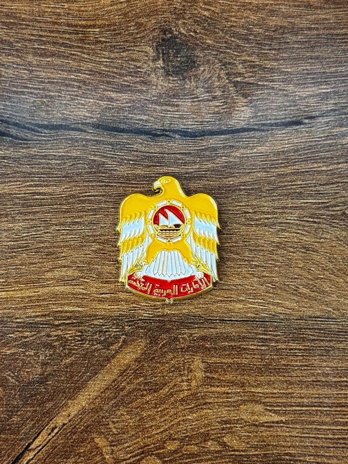 BADGE UAE LOGO GOLD & RED